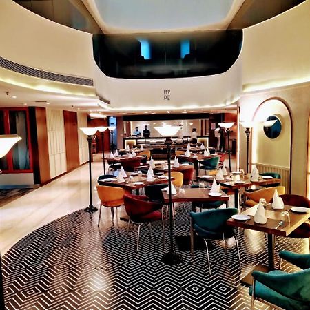 Hyphen Business Hotel Νόιντα Εξωτερικό φωτογραφία