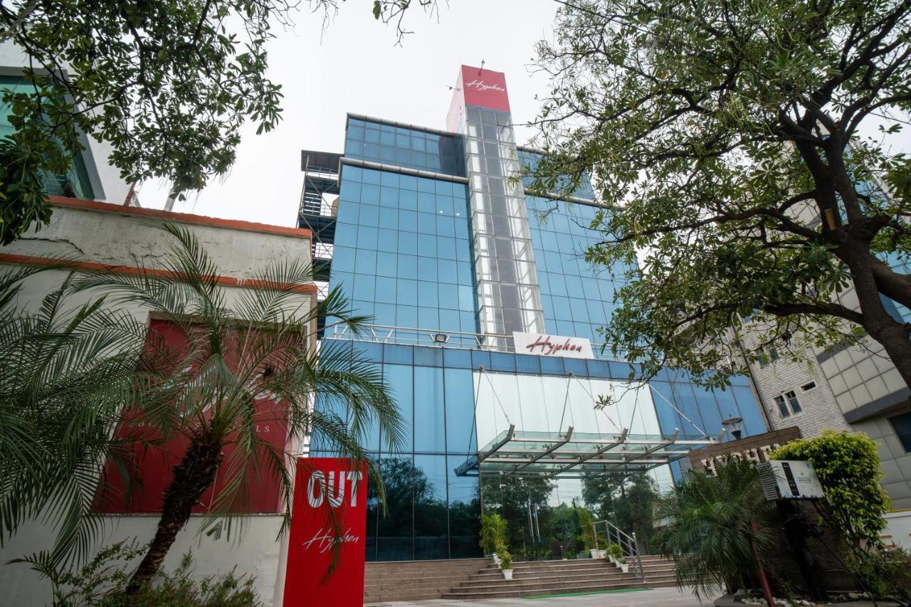 Hyphen Business Hotel Νόιντα Εξωτερικό φωτογραφία