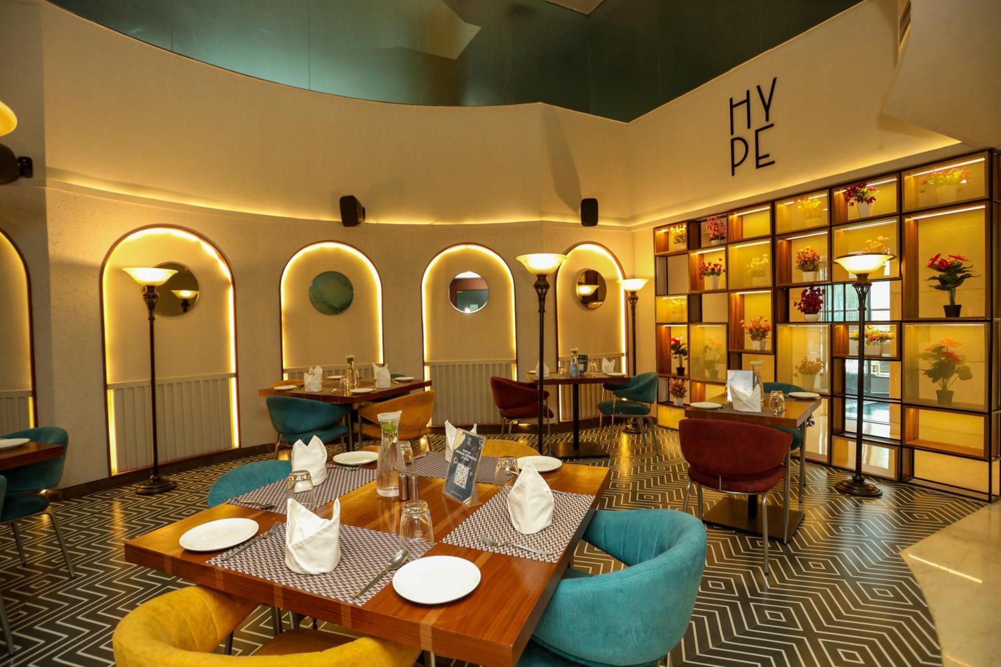Hyphen Business Hotel Νόιντα Εξωτερικό φωτογραφία