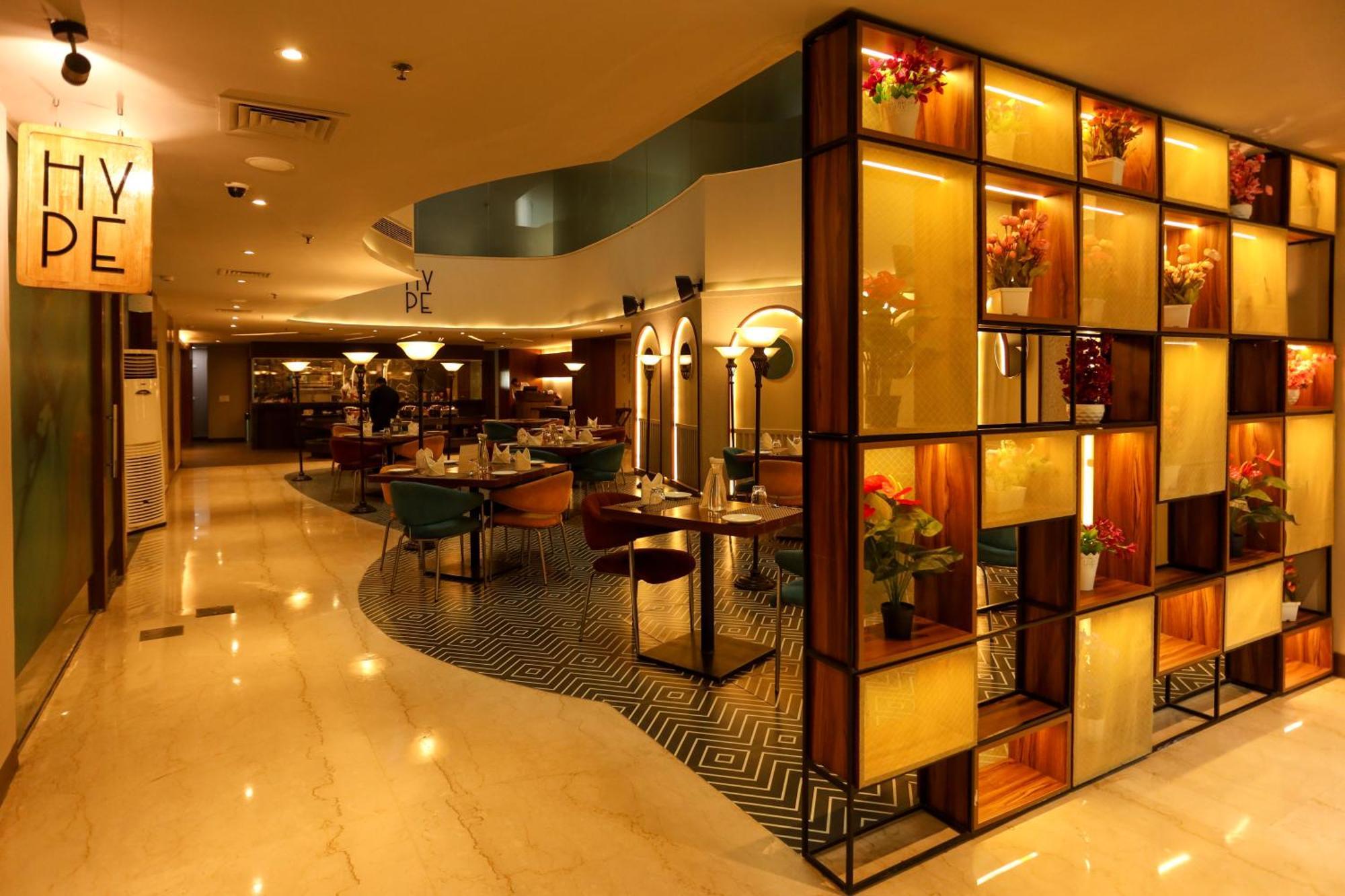 Hyphen Business Hotel Νόιντα Εξωτερικό φωτογραφία