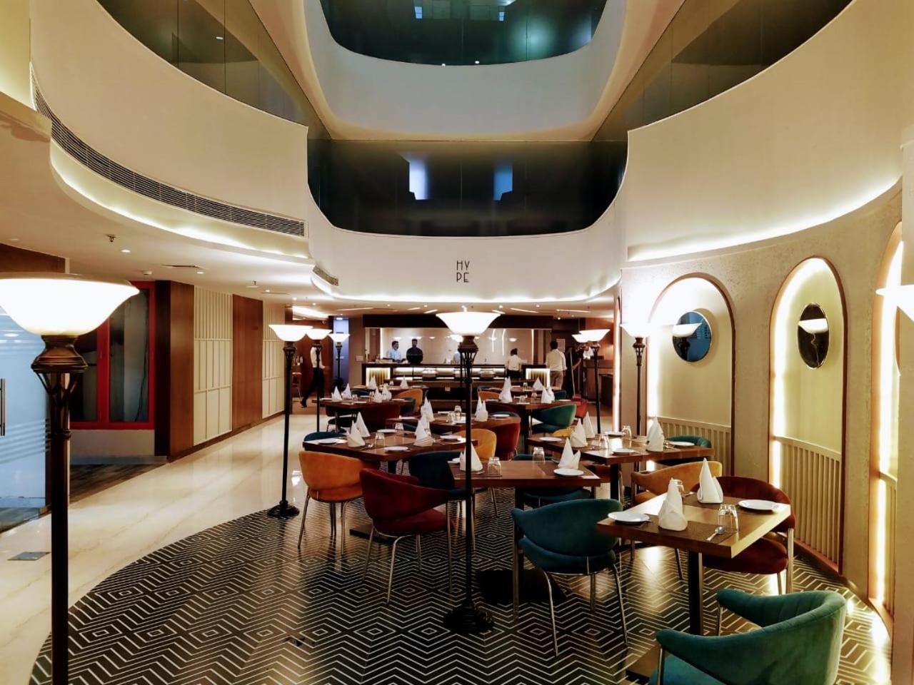 Hyphen Business Hotel Νόιντα Εξωτερικό φωτογραφία