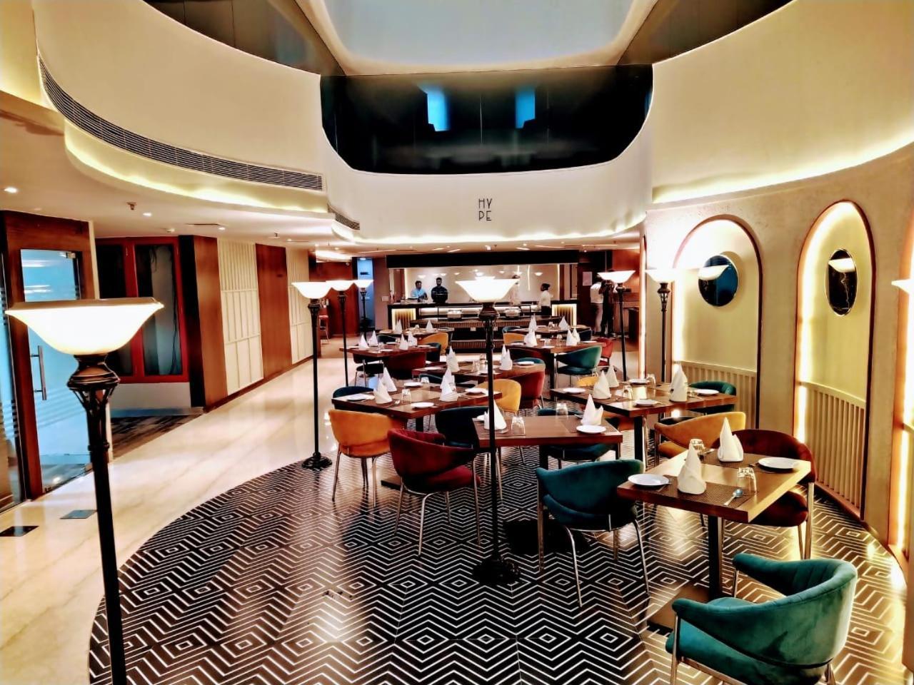Hyphen Business Hotel Νόιντα Εξωτερικό φωτογραφία