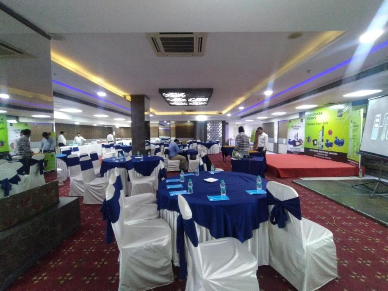 Hyphen Business Hotel Νόιντα Εξωτερικό φωτογραφία