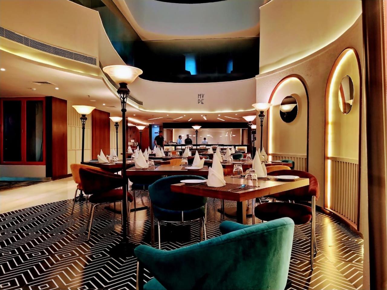 Hyphen Business Hotel Νόιντα Εξωτερικό φωτογραφία