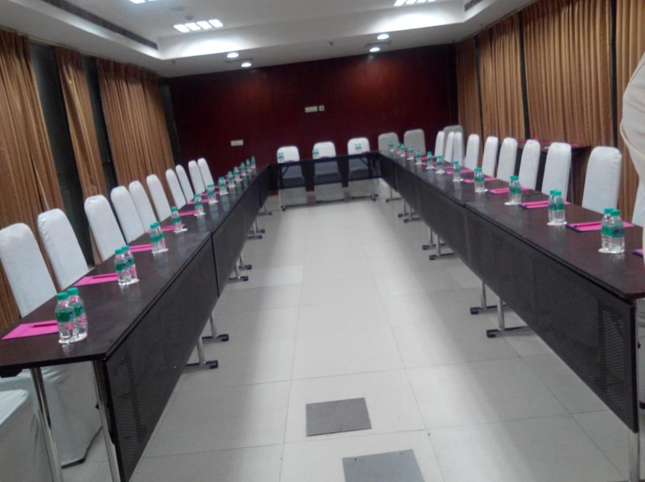 Hyphen Business Hotel Νόιντα Εξωτερικό φωτογραφία