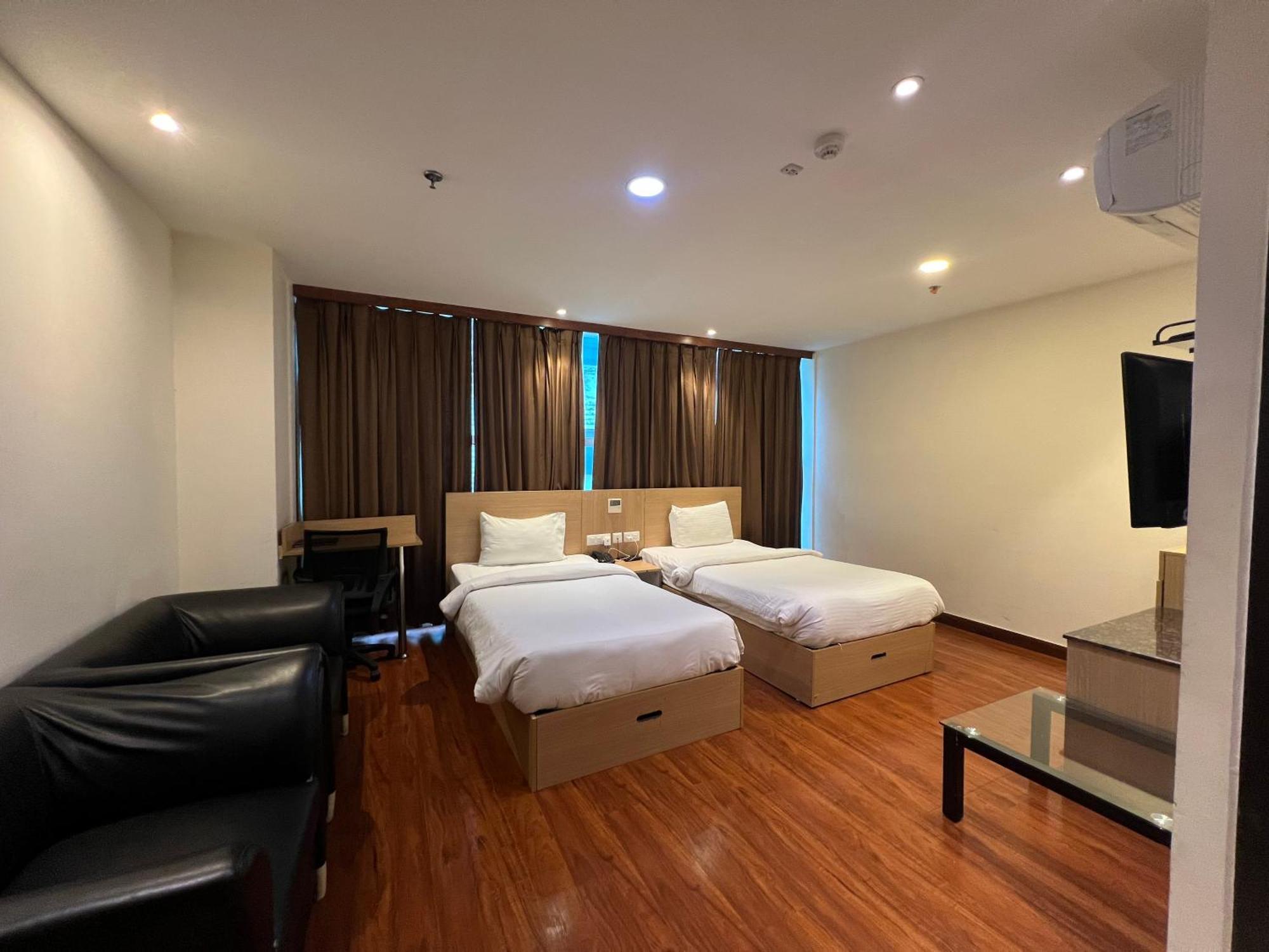 Hyphen Business Hotel Νόιντα Εξωτερικό φωτογραφία