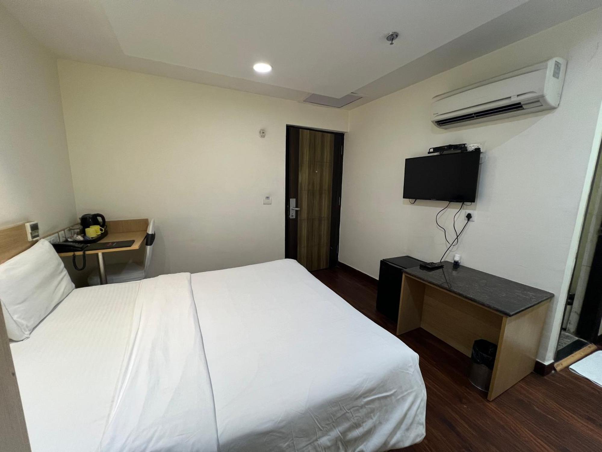 Hyphen Business Hotel Νόιντα Εξωτερικό φωτογραφία