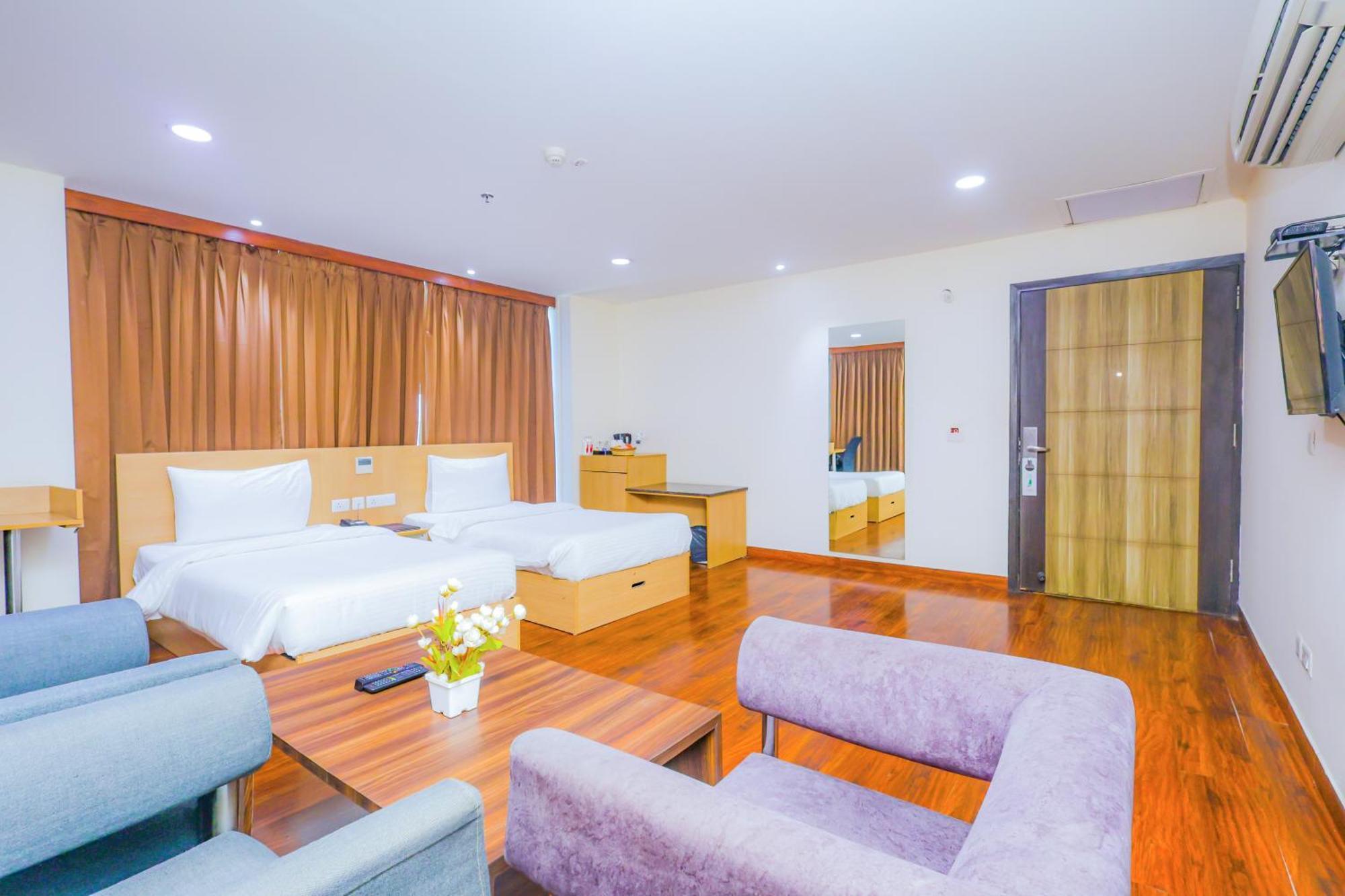 Hyphen Business Hotel Νόιντα Εξωτερικό φωτογραφία