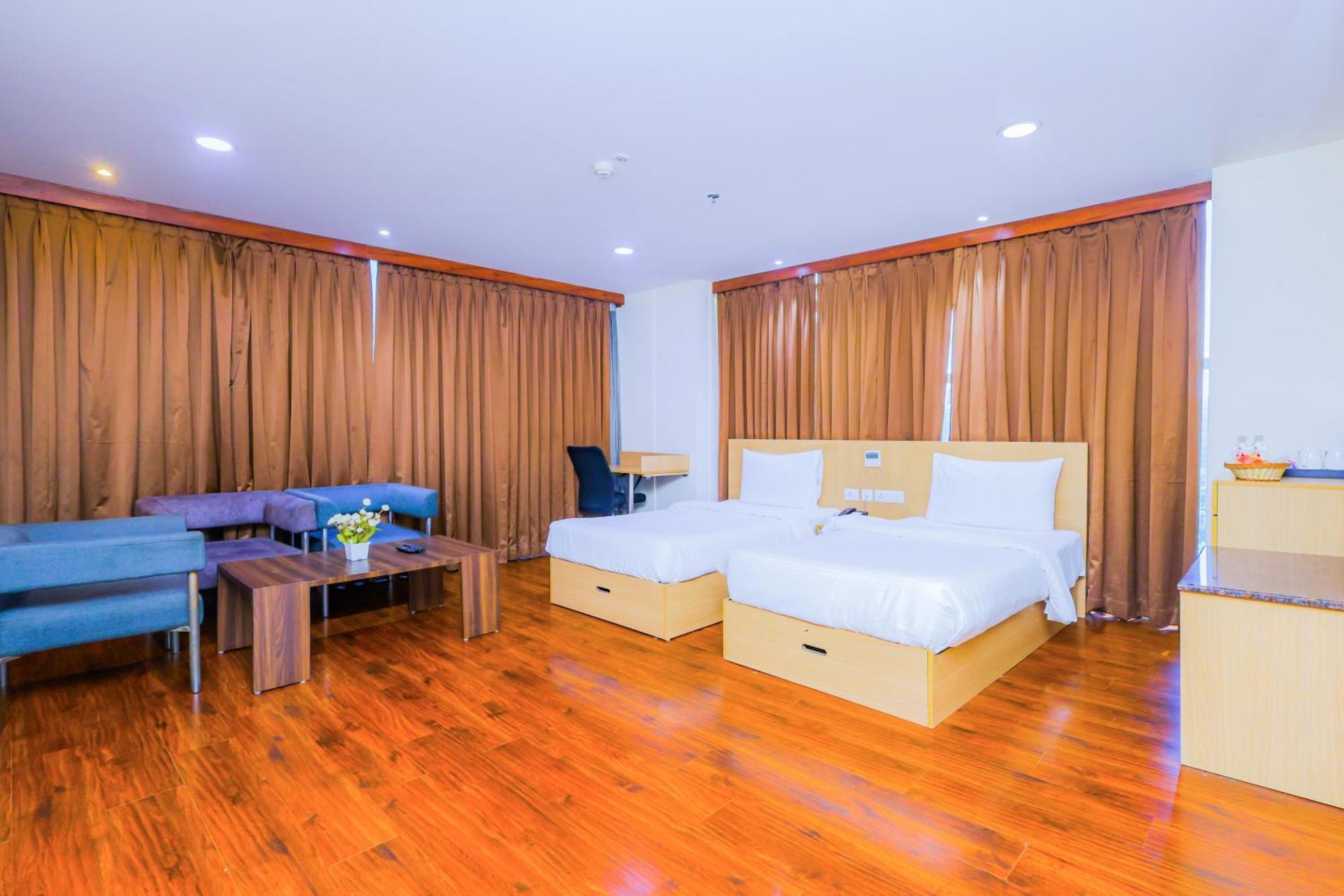 Hyphen Business Hotel Νόιντα Εξωτερικό φωτογραφία