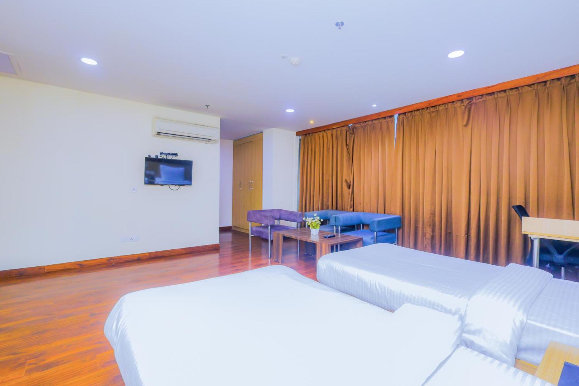 Hyphen Business Hotel Νόιντα Εξωτερικό φωτογραφία