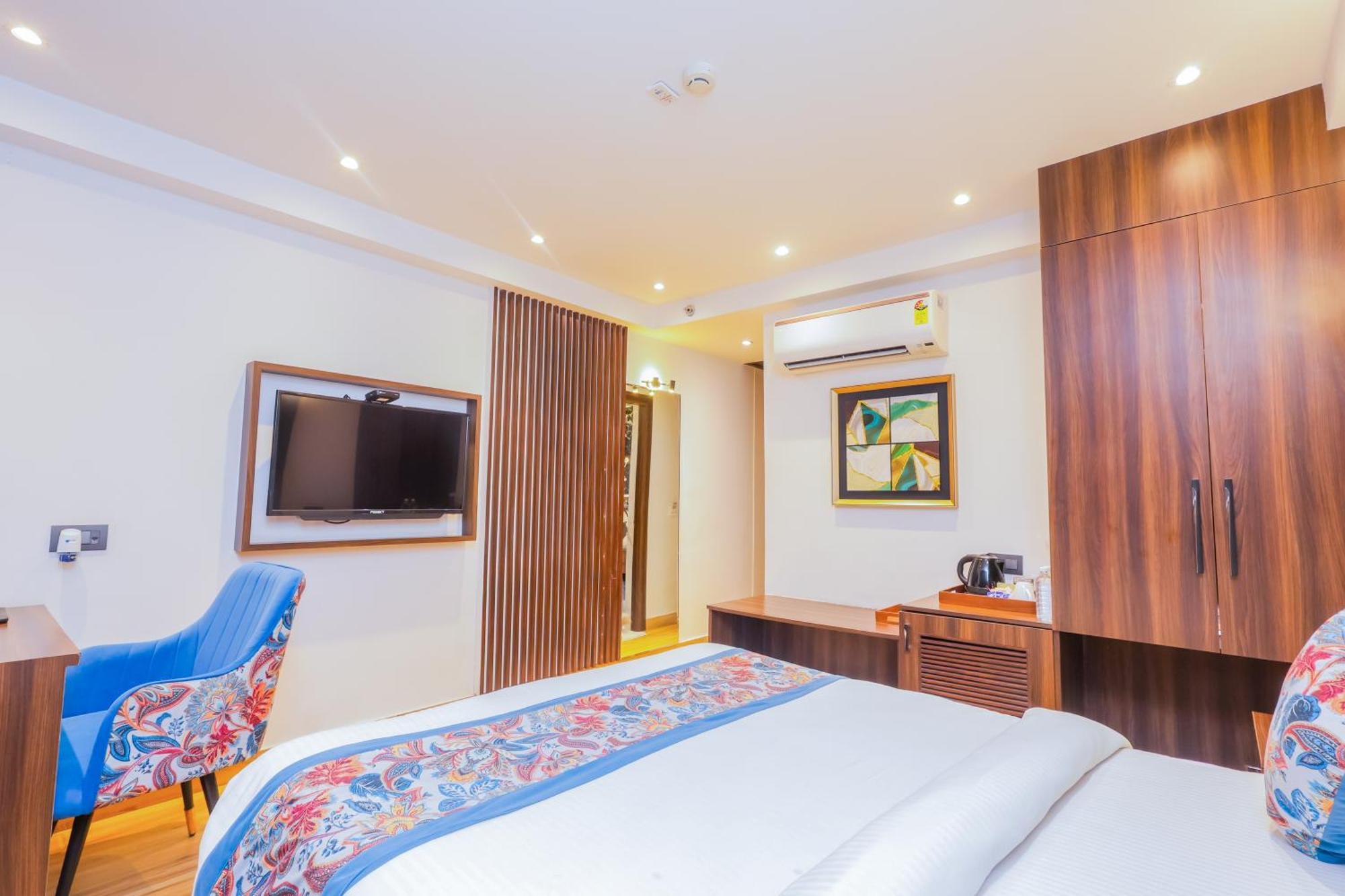 Hyphen Business Hotel Νόιντα Εξωτερικό φωτογραφία