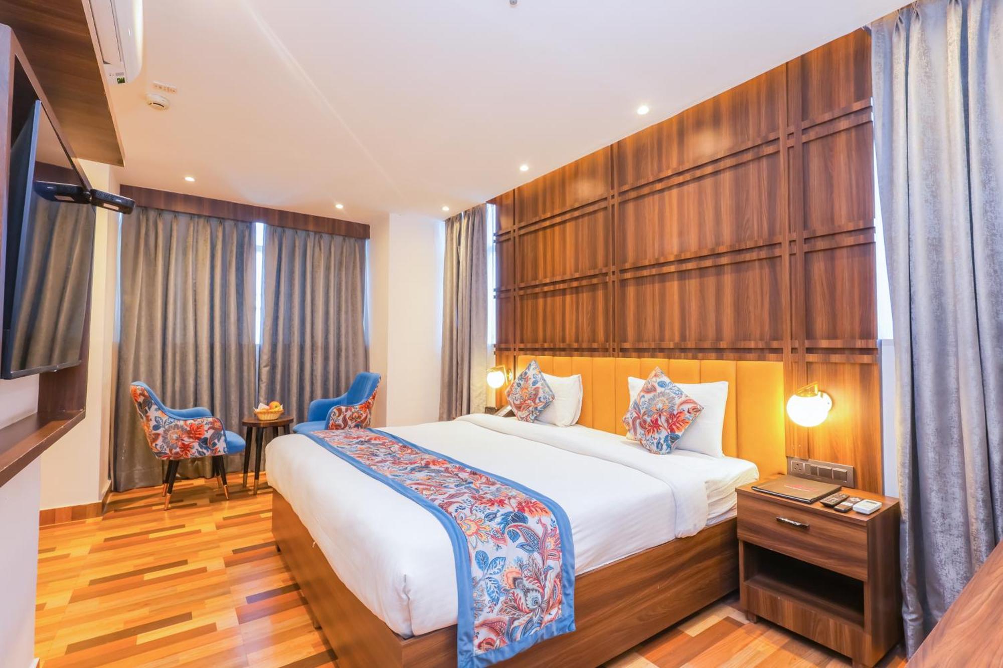 Hyphen Business Hotel Νόιντα Εξωτερικό φωτογραφία