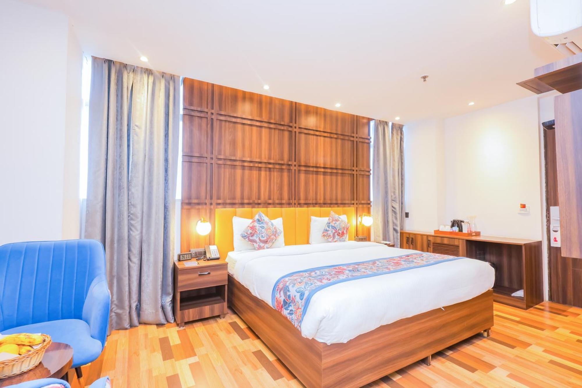 Hyphen Business Hotel Νόιντα Εξωτερικό φωτογραφία