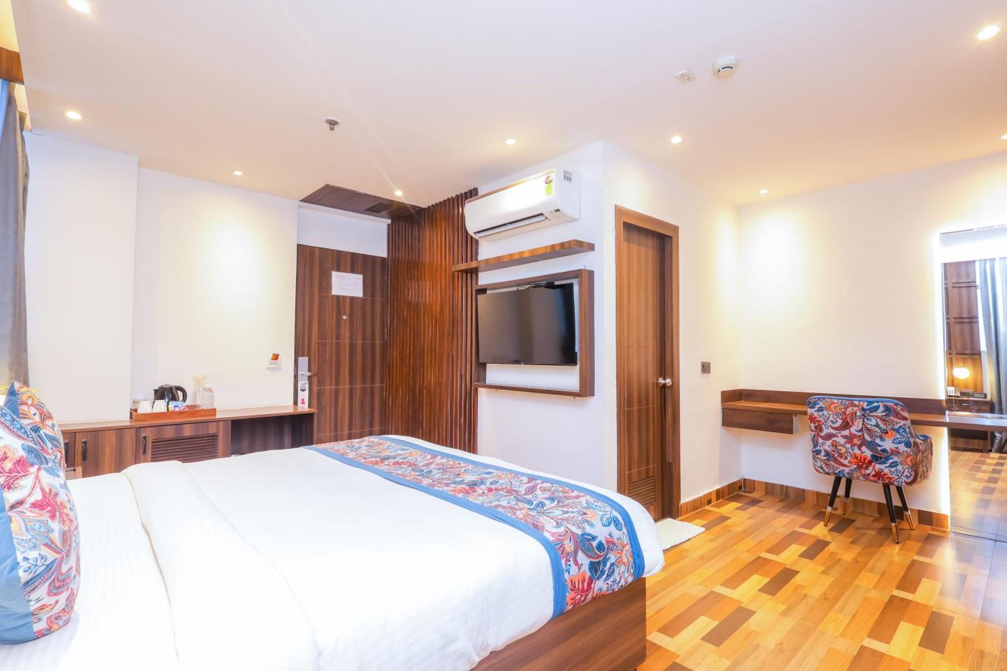 Hyphen Business Hotel Νόιντα Εξωτερικό φωτογραφία