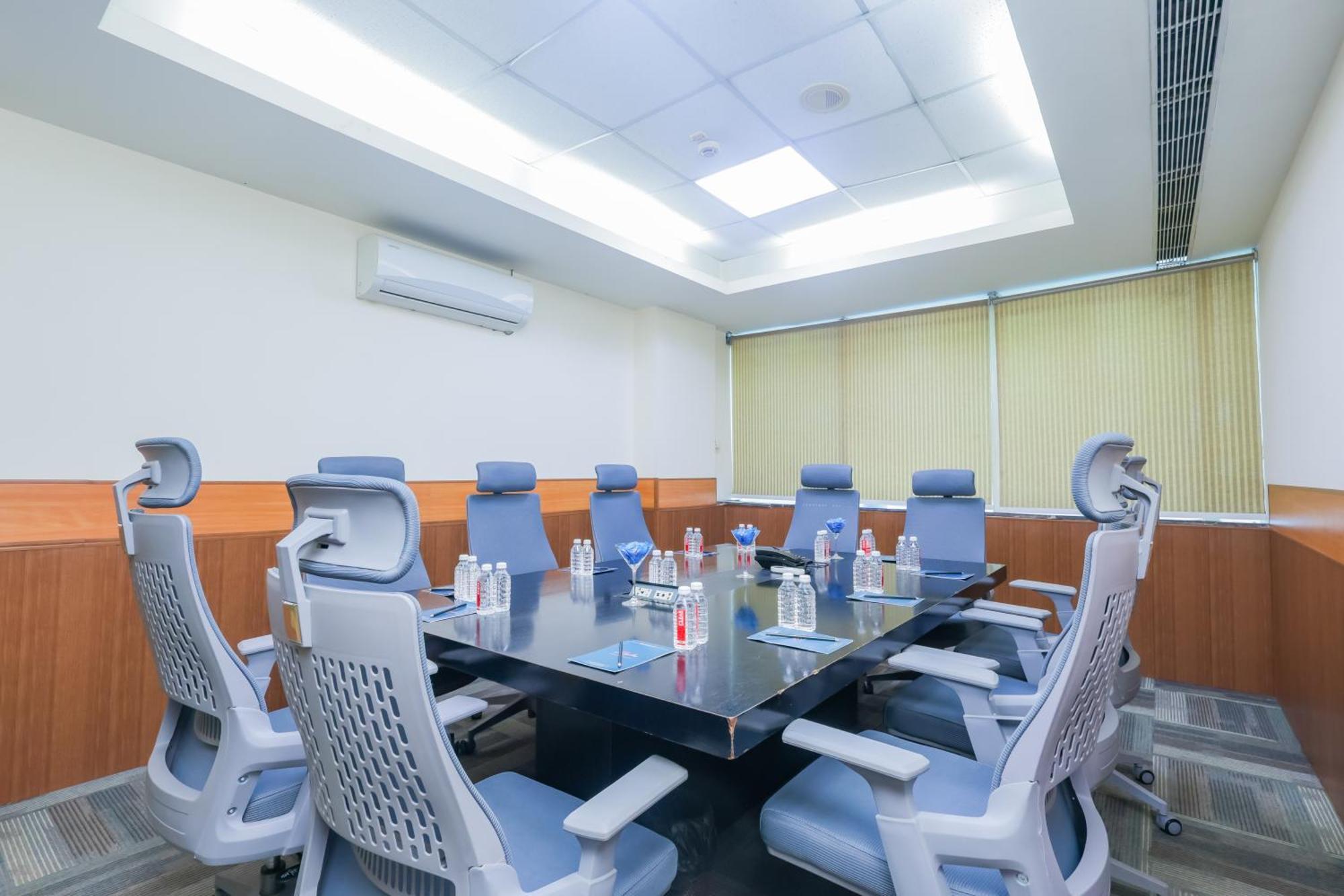 Hyphen Business Hotel Νόιντα Εξωτερικό φωτογραφία