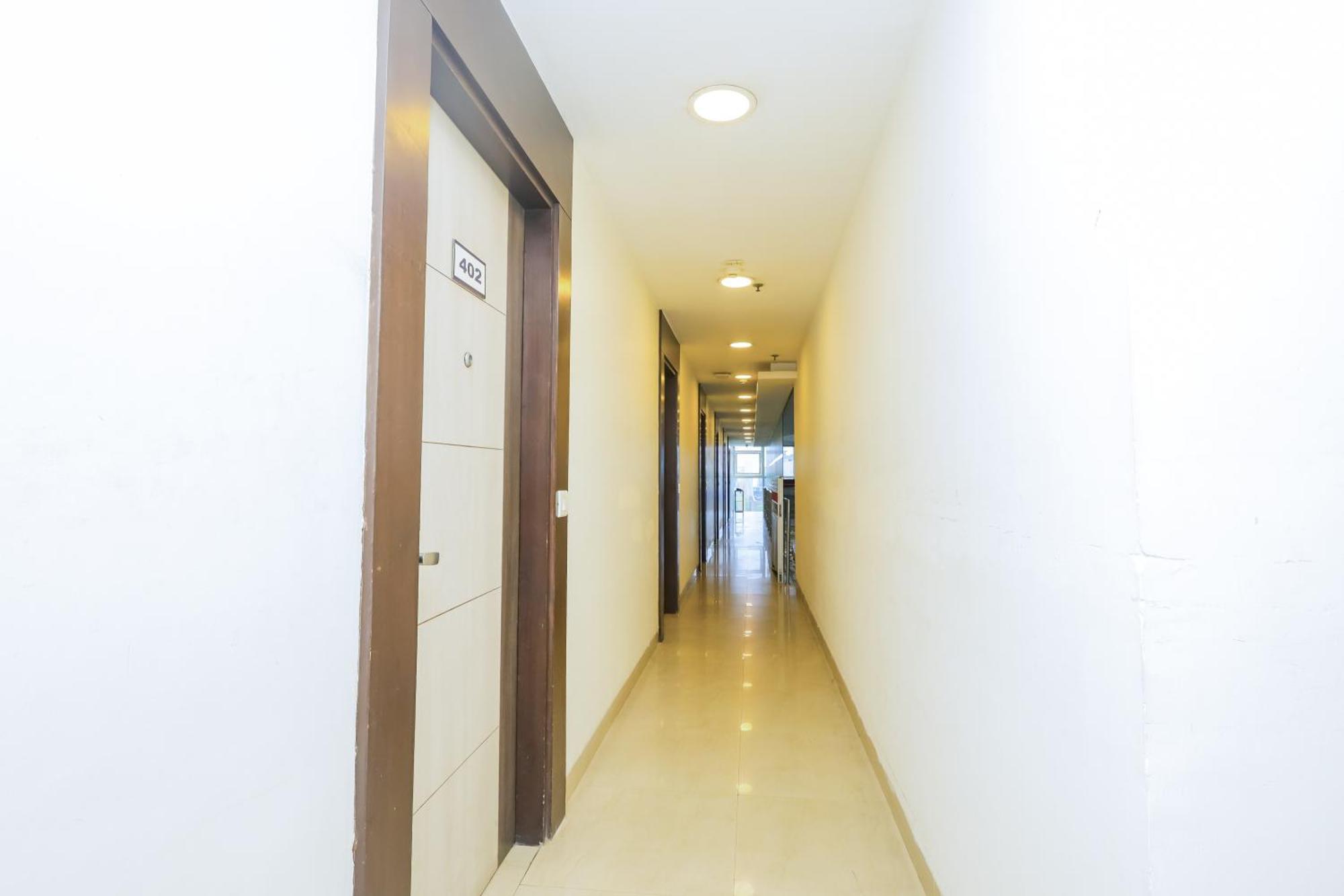 Hyphen Business Hotel Νόιντα Εξωτερικό φωτογραφία