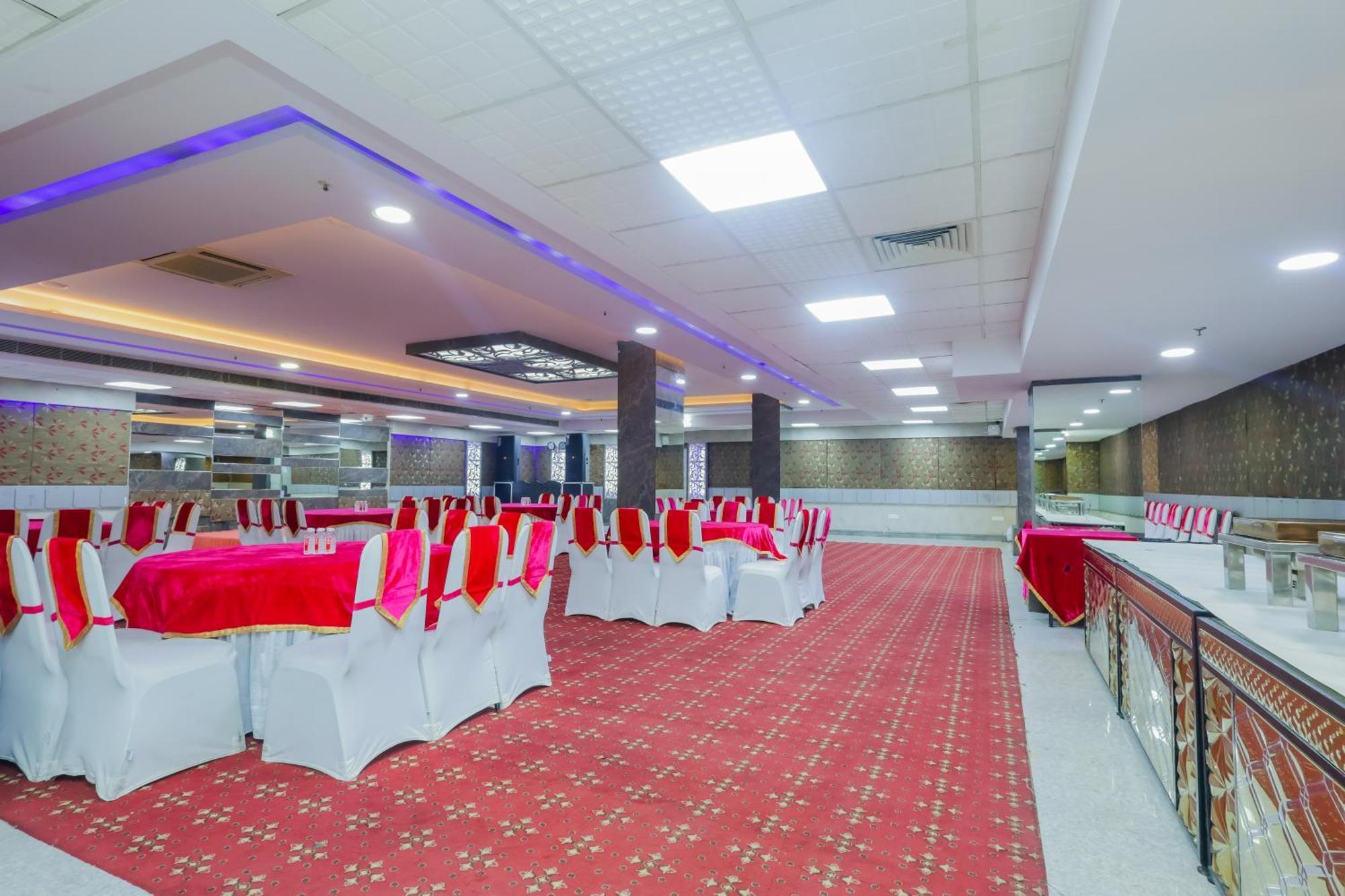 Hyphen Business Hotel Νόιντα Εξωτερικό φωτογραφία