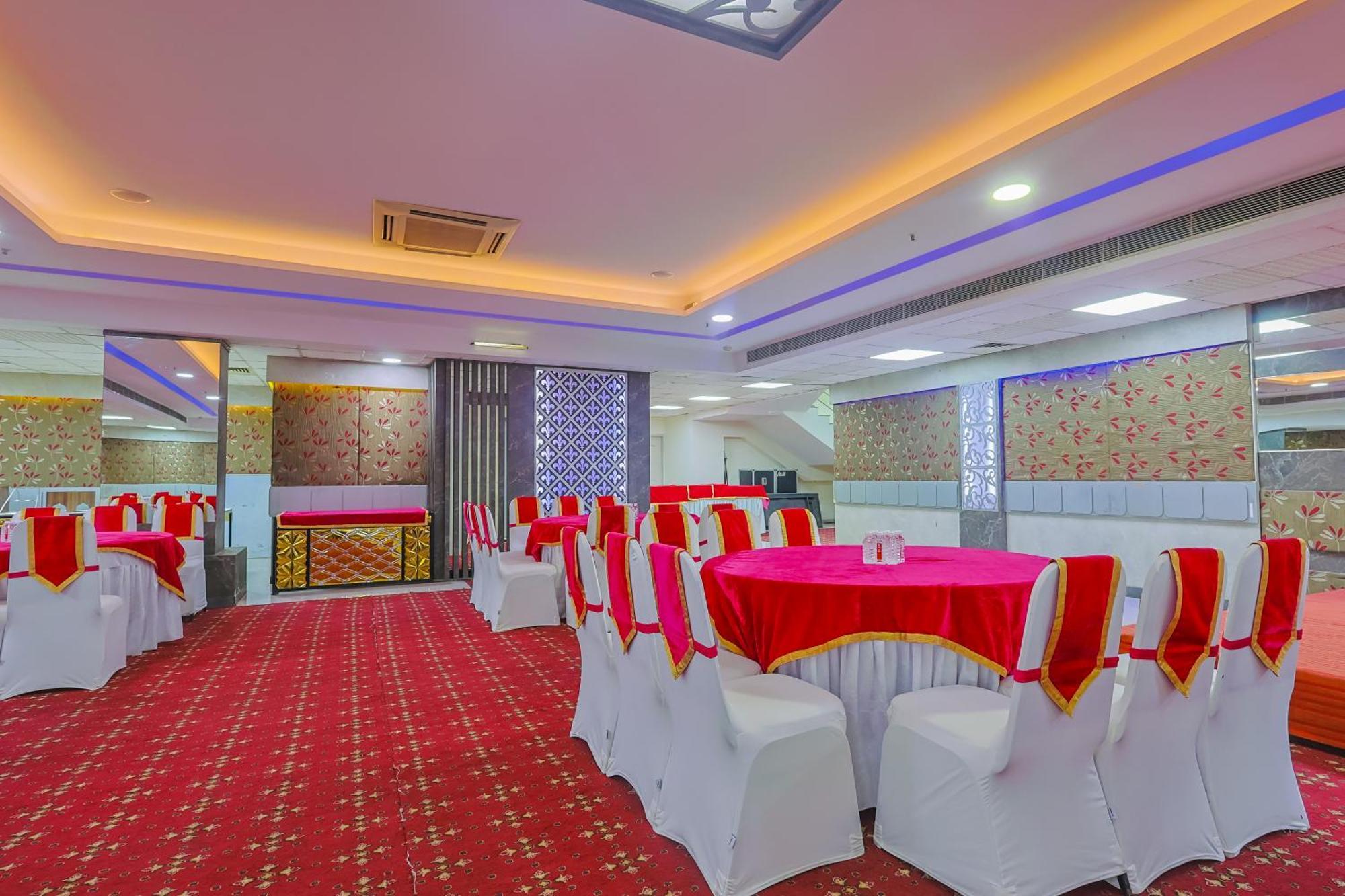 Hyphen Business Hotel Νόιντα Εξωτερικό φωτογραφία