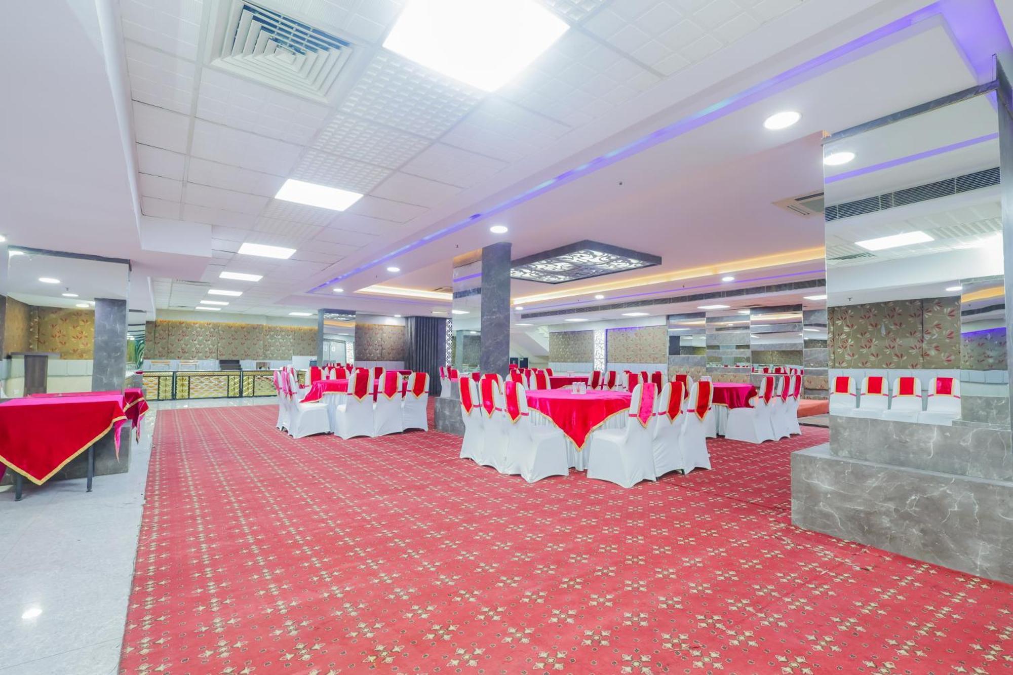 Hyphen Business Hotel Νόιντα Εξωτερικό φωτογραφία