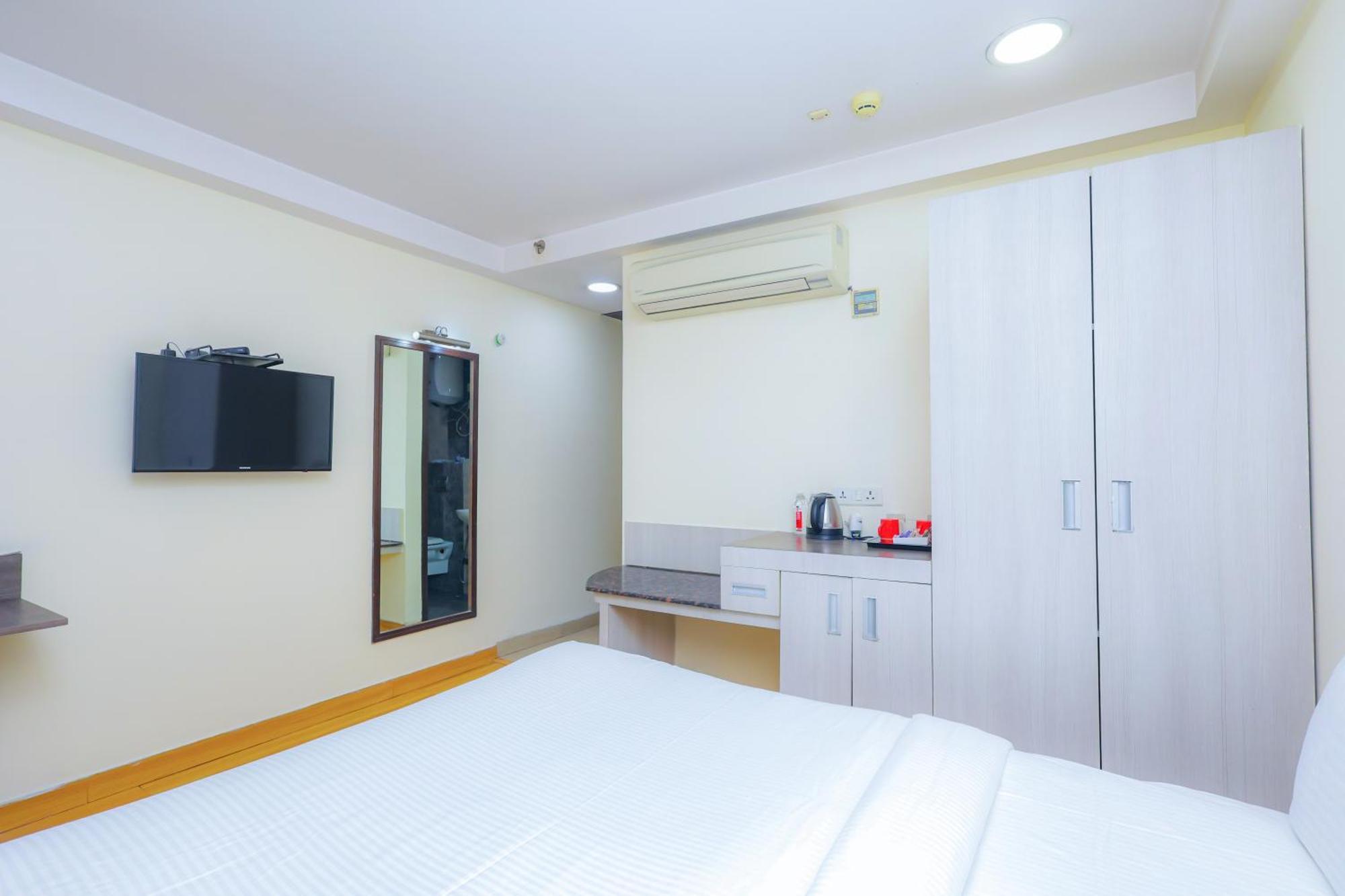 Hyphen Business Hotel Νόιντα Εξωτερικό φωτογραφία