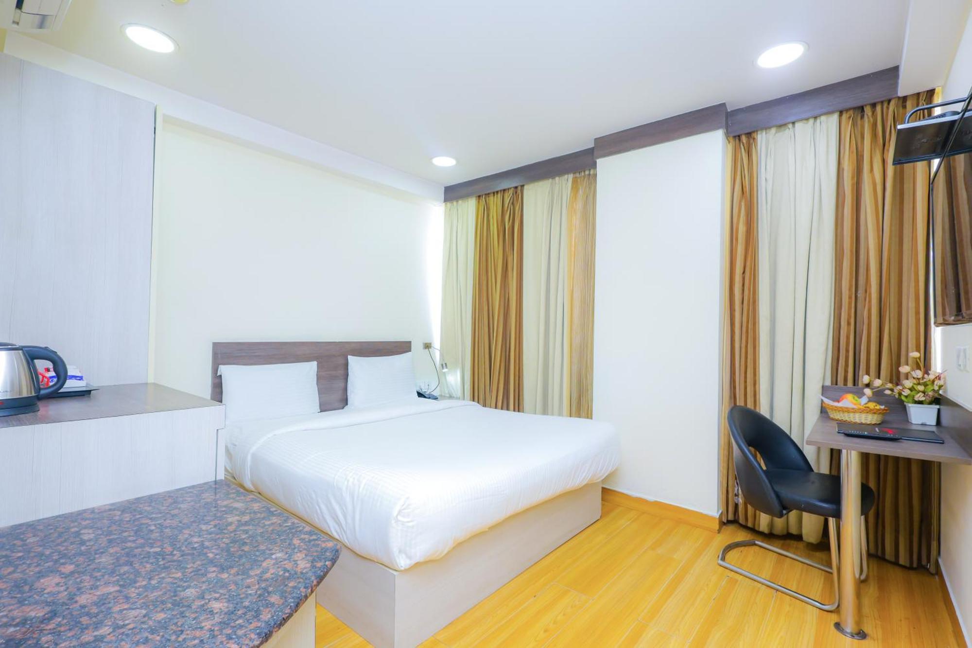 Hyphen Business Hotel Νόιντα Εξωτερικό φωτογραφία