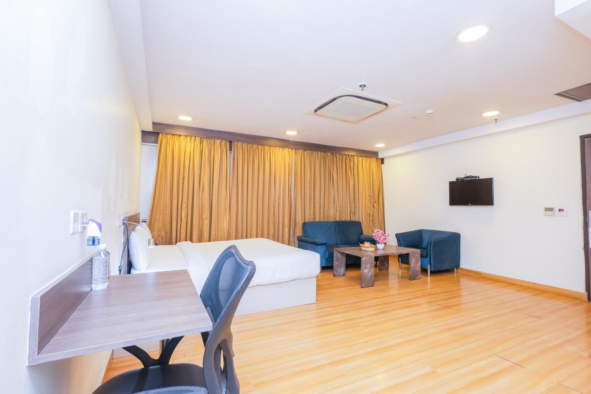 Hyphen Business Hotel Νόιντα Εξωτερικό φωτογραφία