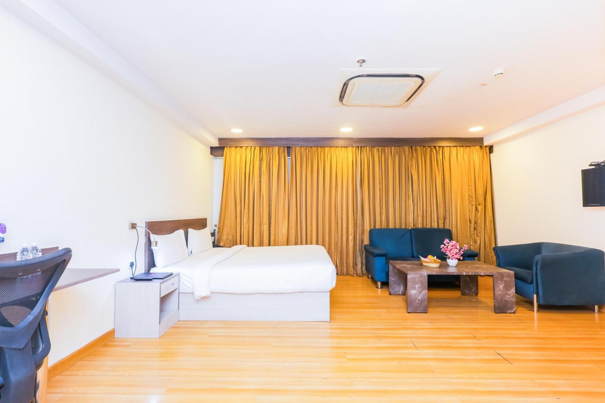 Hyphen Business Hotel Νόιντα Εξωτερικό φωτογραφία